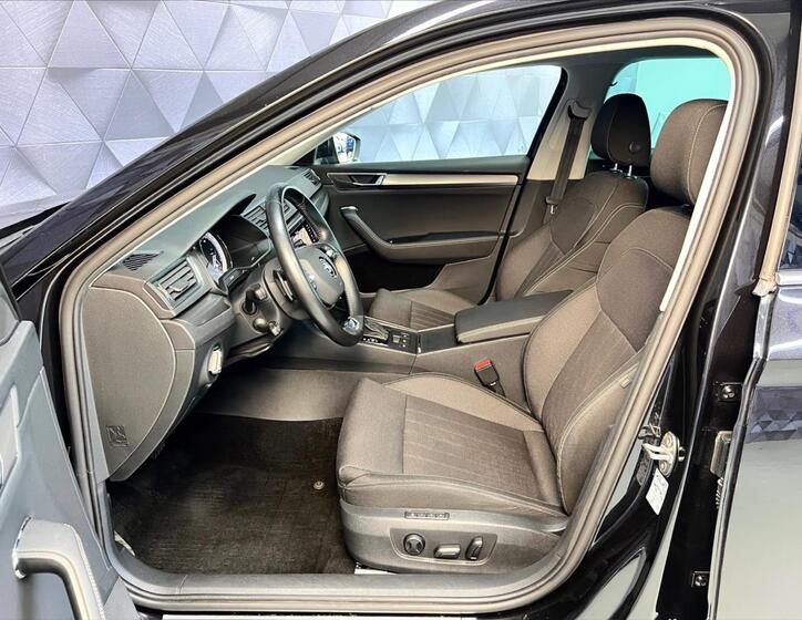 Škoda Superb 11