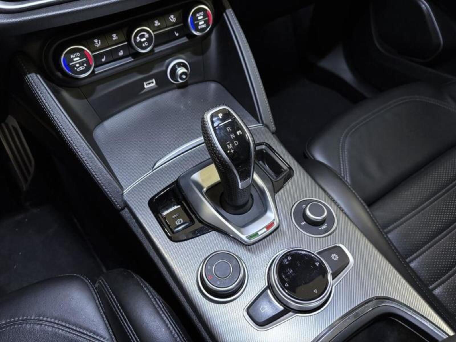 Alfa Romeo Stelvio 16