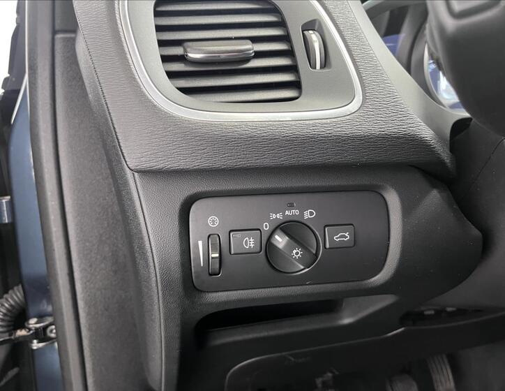 Volvo V40 11