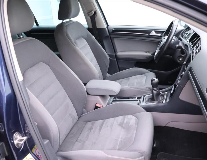 Volkswagen Golf 11