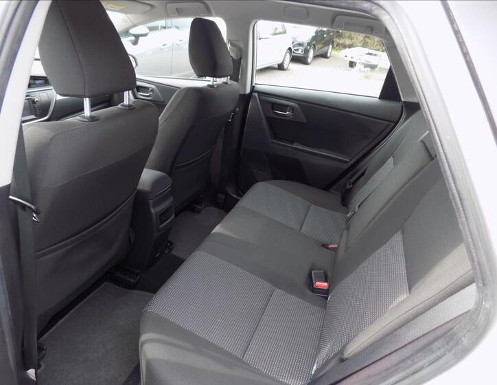 Toyota Auris 25