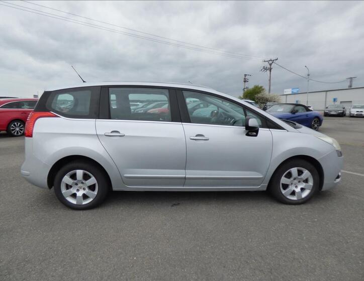 Peugeot 5008 2