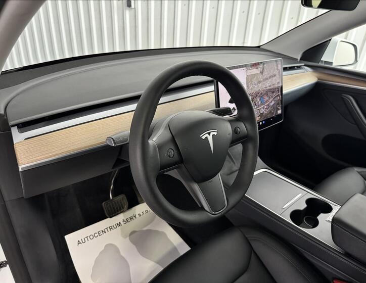 Tesla Model Y 15