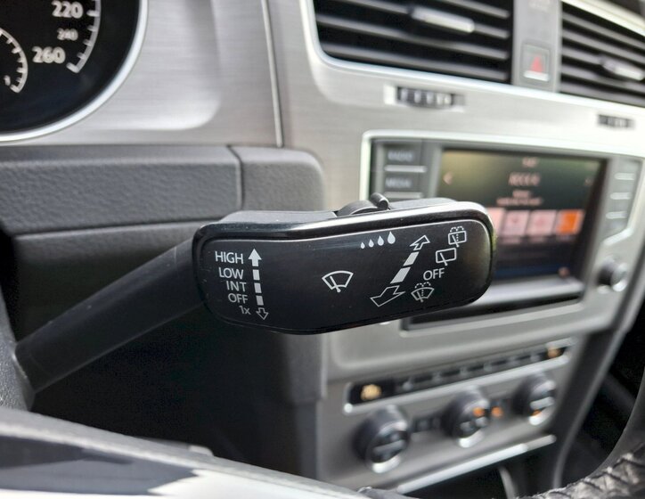 Volkswagen Golf 30