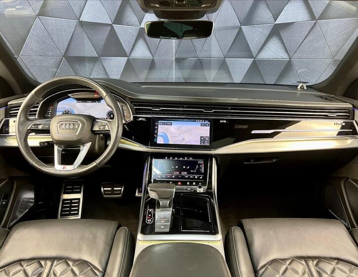 Audi Q8 10