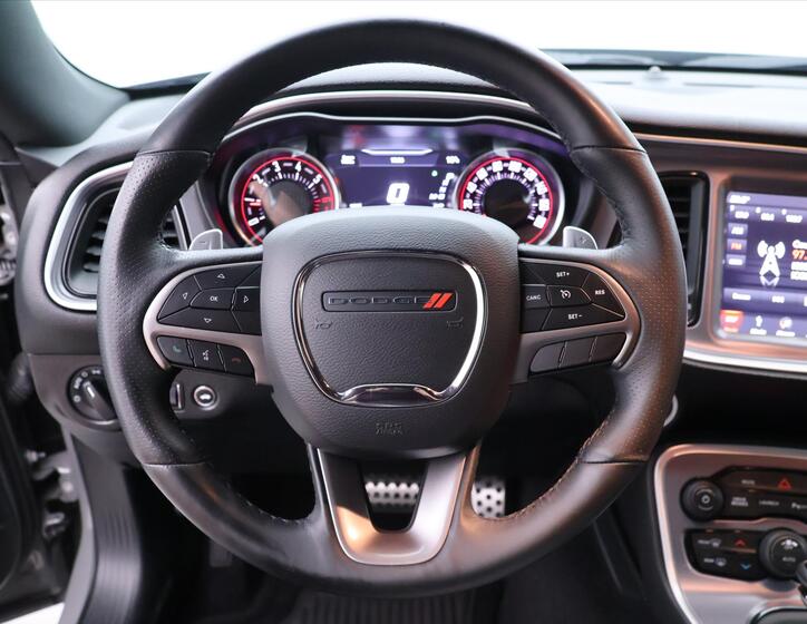Dodge Challenger 18