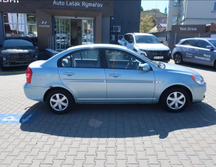 Hyundai Accent 8