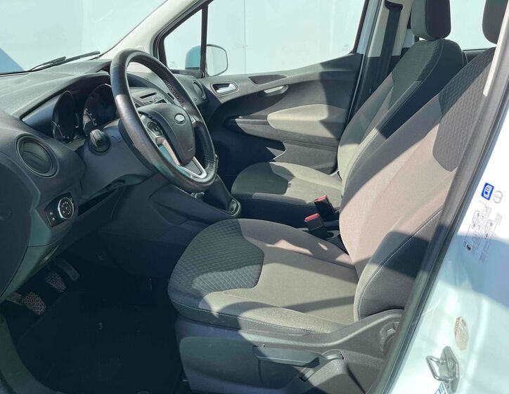 Ford Tourneo Courier 11