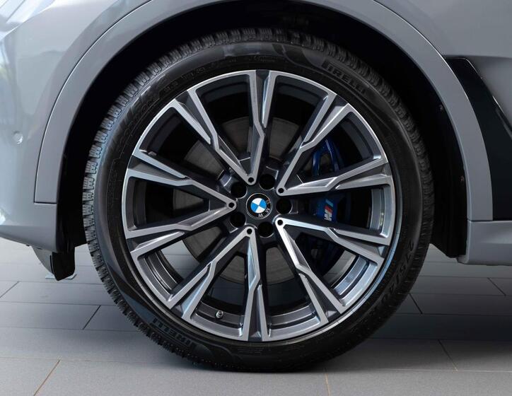 BMW X7 6