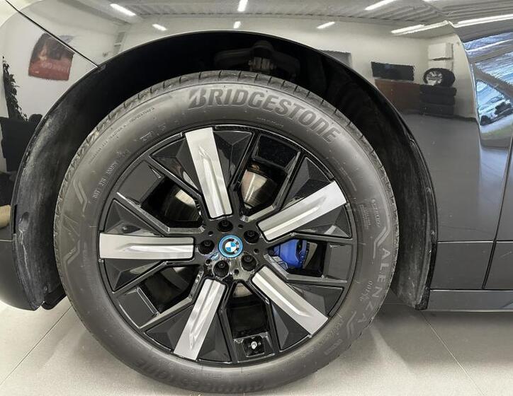 BMW iX 4