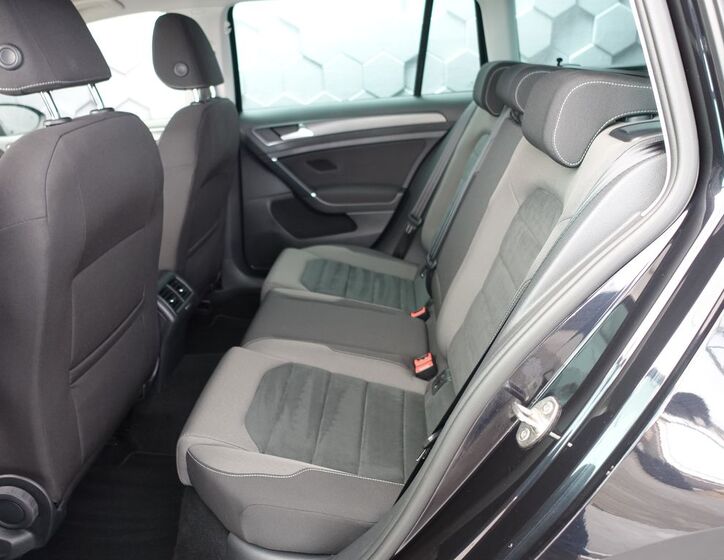 Volkswagen Golf 26