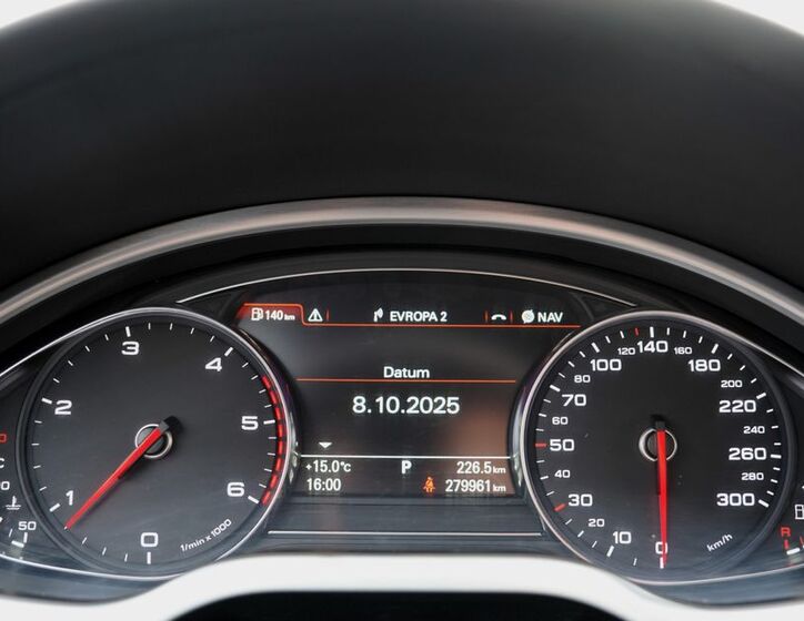 Audi A8 32