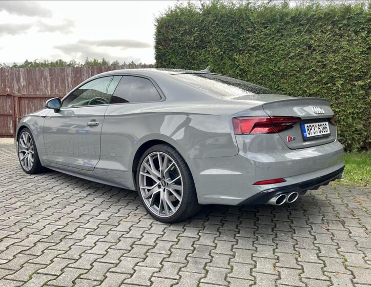Audi S5 4