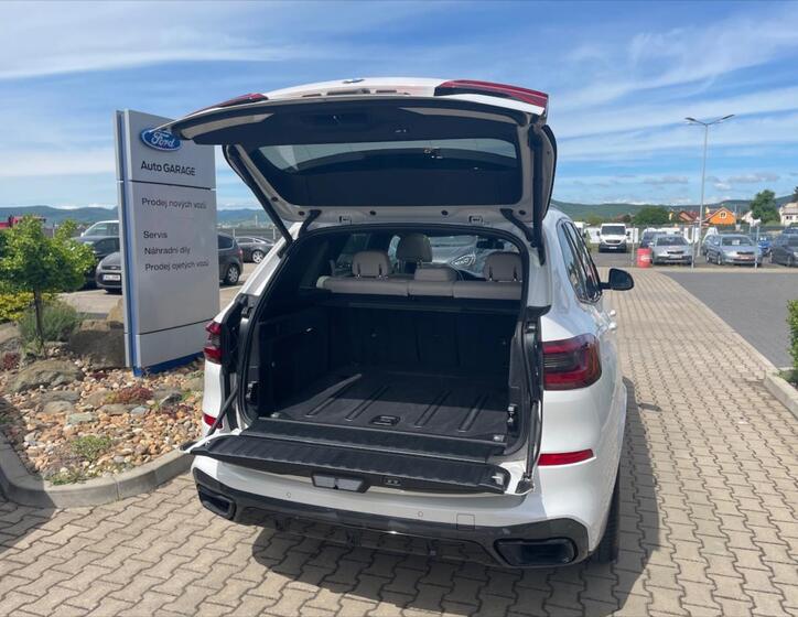 BMW X5 8