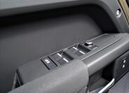 Land Rover Defender 7