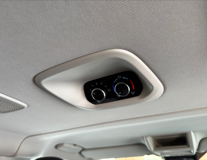 Ford Tourneo Custom 27