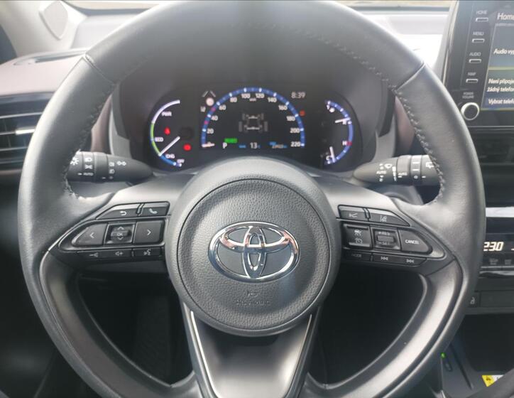Toyota Yaris Cross 12