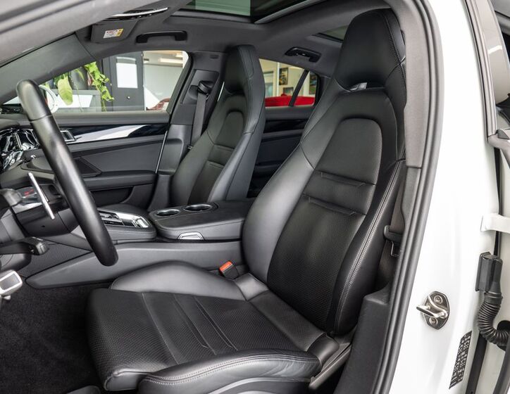 Porsche Panamera 8