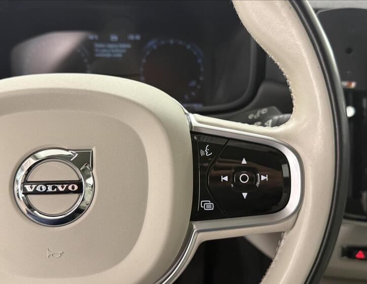 Volvo V90 16