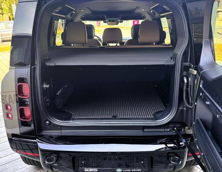 Land Rover Defender 5