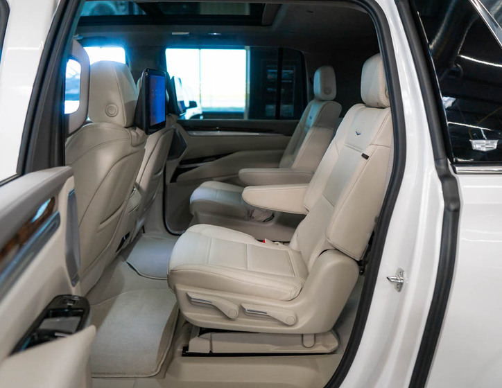 Cadillac Escalade 43