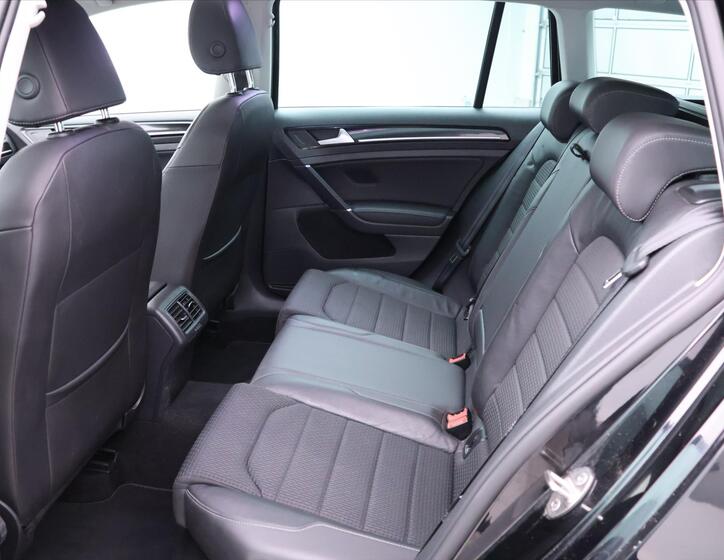 Volkswagen Golf 16