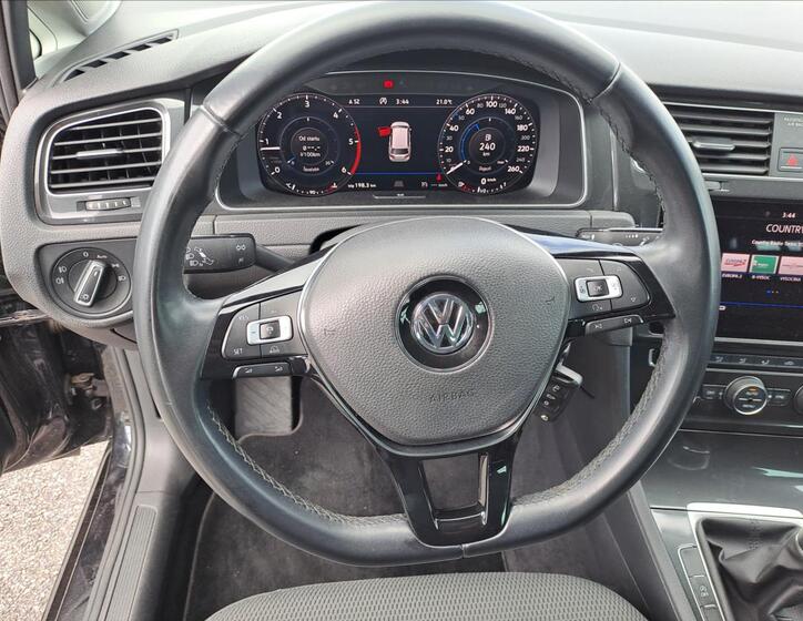 Volkswagen Golf 11