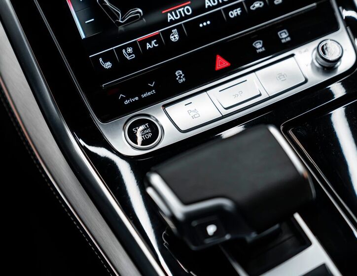 Audi Q7 8