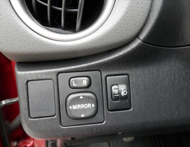 Toyota Yaris 23
