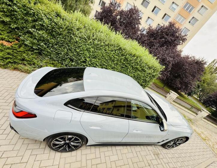BMW i4 15