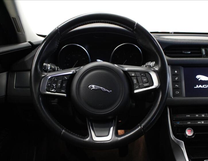 Jaguar XF 17