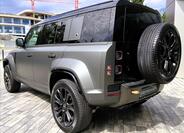 Land Rover Defender 4