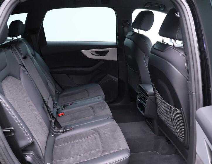 Audi Q7 16