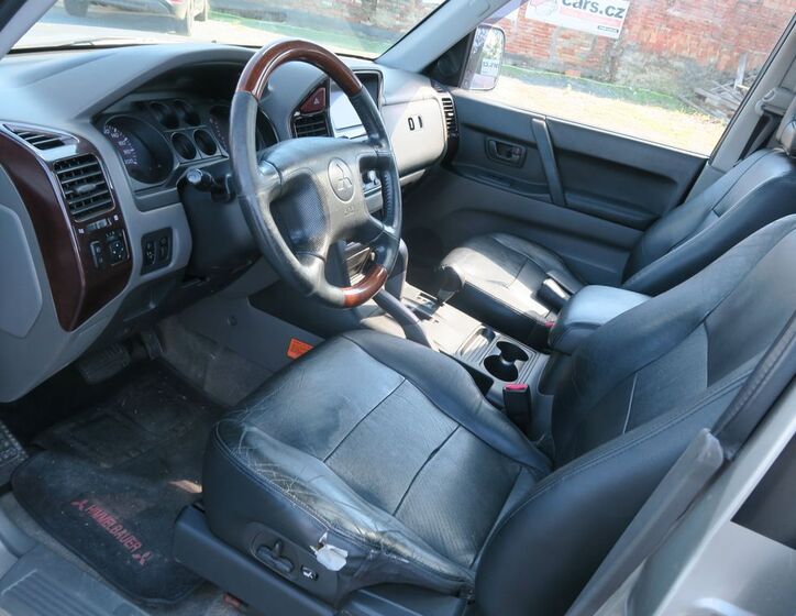 Mitsubishi Pajero 28