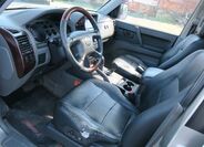 Mitsubishi Pajero 28
