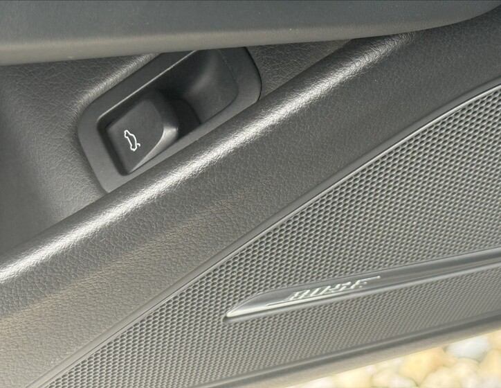 Audi A8 32