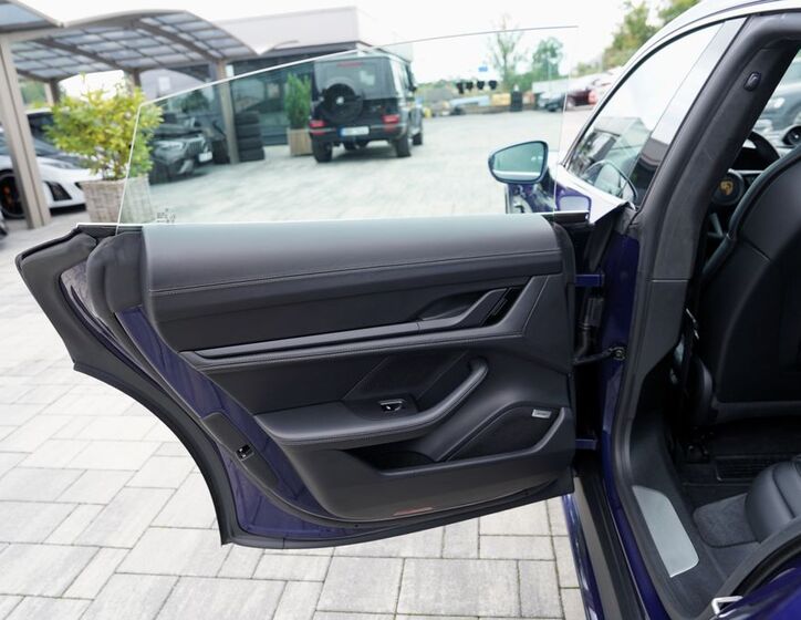Porsche Taycan 18