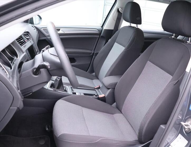 Volkswagen Golf 12