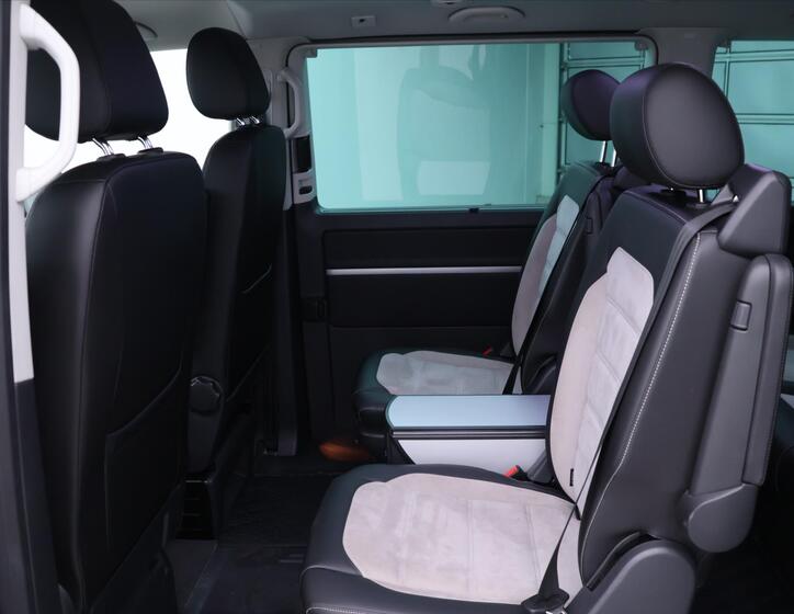 Volkswagen Multivan 19