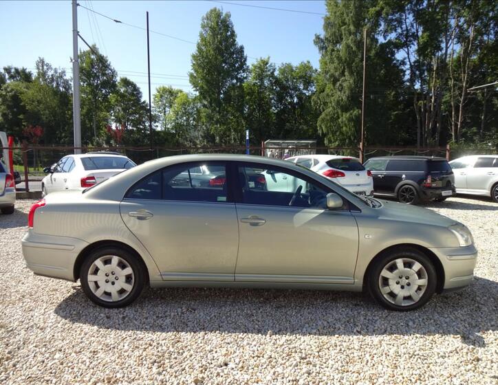 Toyota Avensis 8