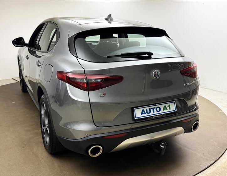 Alfa Romeo Stelvio 6