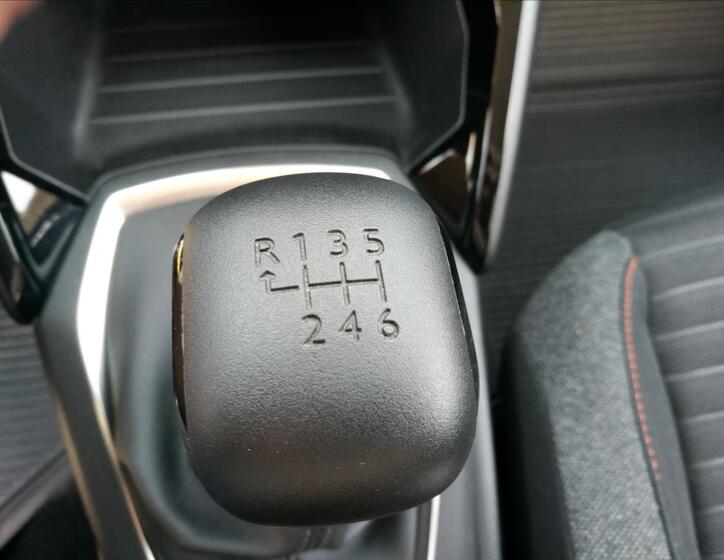 Peugeot 208 9