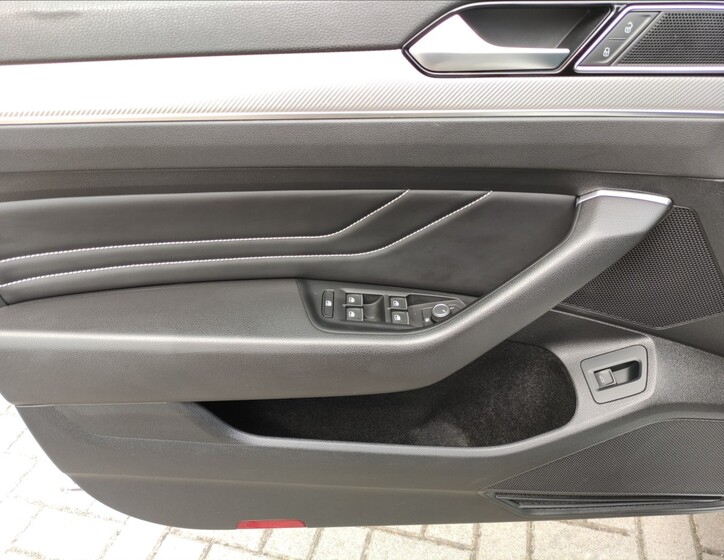 Volkswagen Passat 9