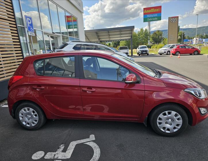 Hyundai i20 16