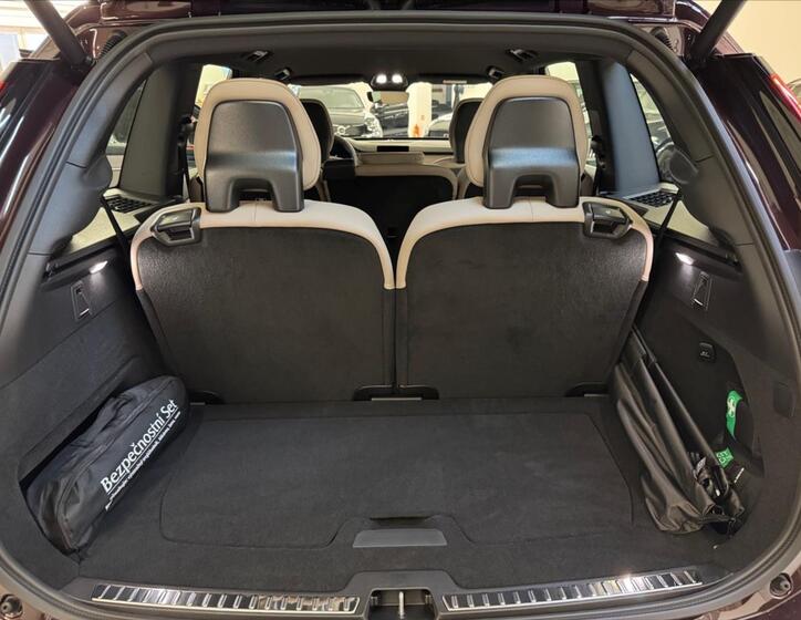 Volvo XC90 12