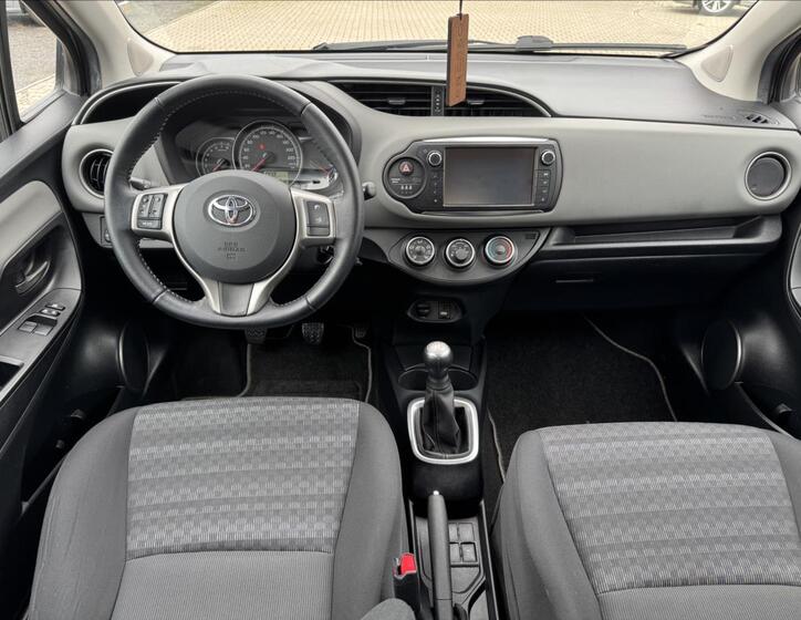 Toyota Yaris 15