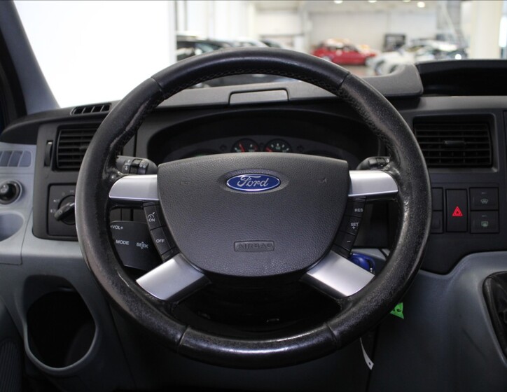 Ford Transit 9