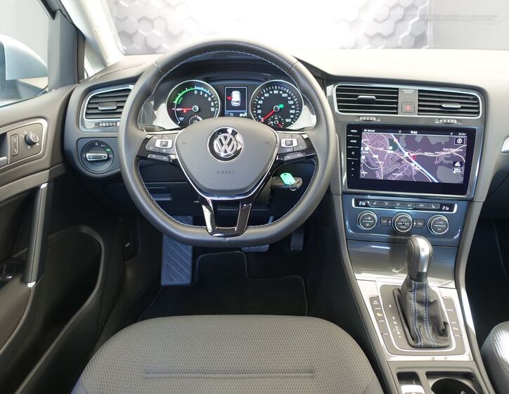 Volkswagen Golf 9