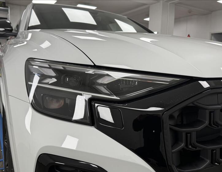 Audi Q8 30