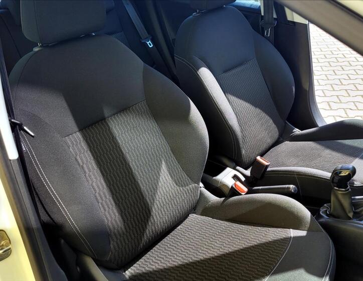 Peugeot 208 23